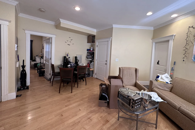 . - **NO BROKER FEE!!** Renovated 3 Bed / 2 Bath near campus available NOW!!! Heat&Hot Water Included!! Apartments