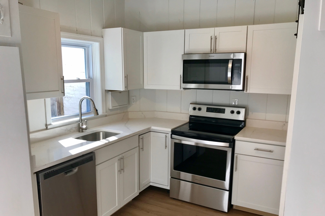 Kitchen - Wow location! Across from GW University/Hospital /Metro Foggy Bottom. Townhome