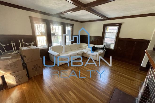 Living Room - *****NOW RENTING 2026-2027*****  LARGE 6 BED 3 BATH HOUSE - PORCH AND YARD - PARKING INCL - WALK TO