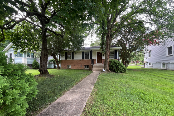 front view - WALK TO CAMPUS AND RIGHT BY METRO ON CALVERT ROAD