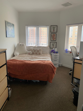 Bedroom - South Campus Commons 6 Lease Transfer (Corner Bedroom, 2 Windows)