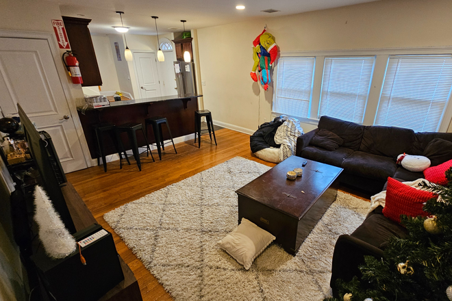 living room - Awesome 6 bed close to Campus on Greycliff Rd for 2027 Apartments