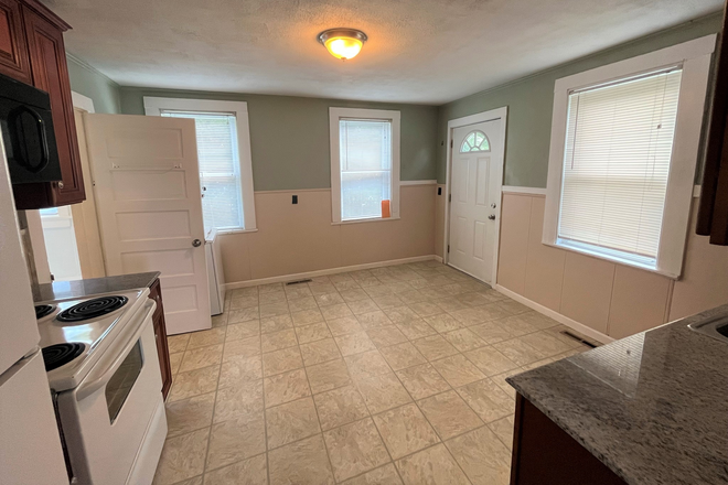 Kitchen - 46 Old Amherst Road #4 Apartments