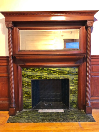 MANTLE - NO BROKER FEE - SPACIOUS ONE BEDROOM APT.  AT 1077 BEACON STREET AVAILABLE 9/1/2026