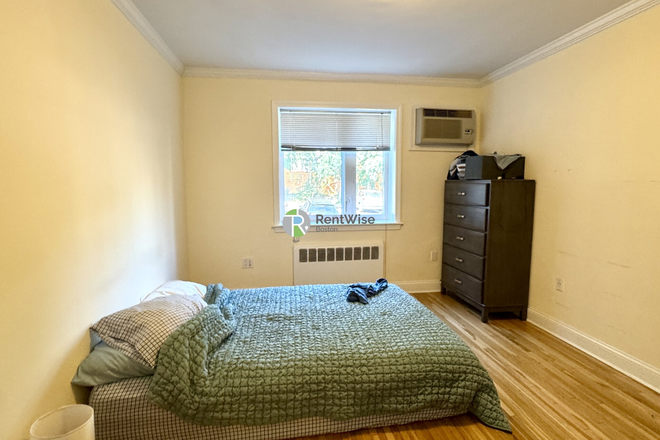 1 - Coolidge Corner 1-Bed w/ Heat & HW Incl + A/C & Parking Option