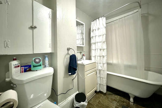 Bathroom - Great 2 bed unit in Beacon Hill! Adorable street available 9/1/2025 Apartments