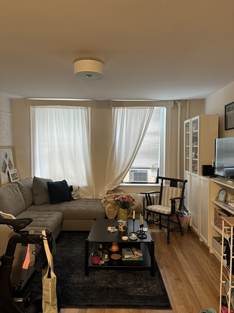 - - Close to Campus! 1 Bed w/ Heat & Hot Water Incld, Laundry in Unit, Roof Deck Access Apartments