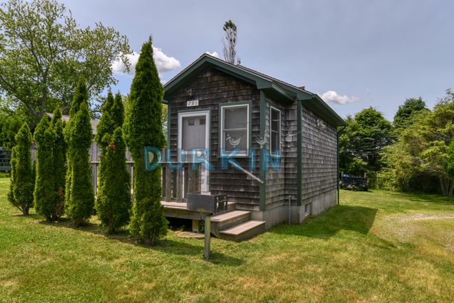 front - Studio  only 7 miles from URI Campus