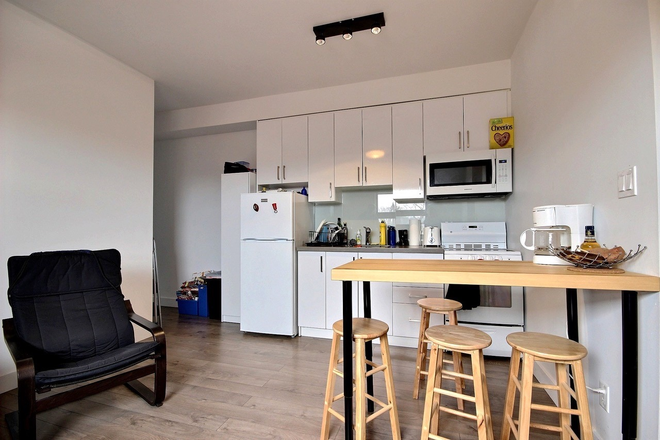 Kitchen - 1 bedroom in bright, spacious house located in Koreatown, 10 minutes from campus