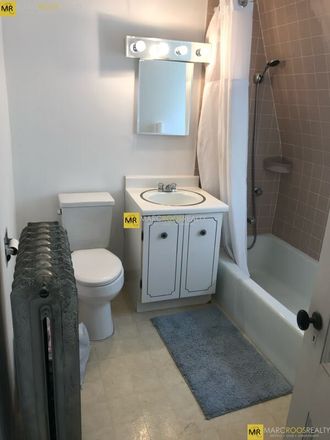 Bathroom - HUGE 6 Bedroom 2 Bath HOUSE with laundry & parking for 6/1/2027