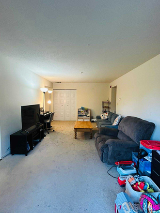Living area - 1 Bed 1 Bath Brandywine - lease takeover