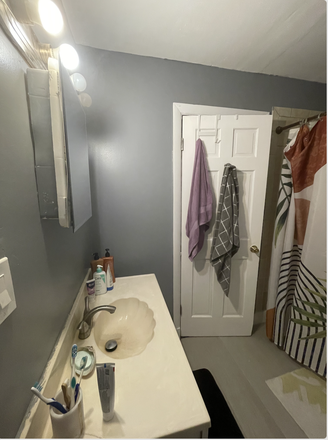 Bathroom - SUBLET: 36 Calumet St. Unit 2