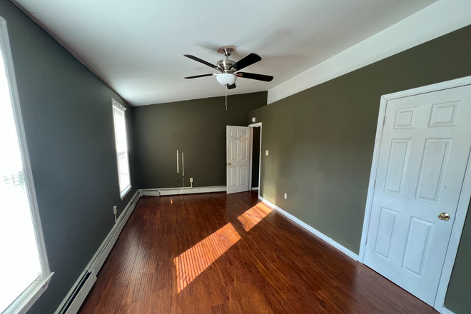 Rear Bedroom - 433 S High Street Apartments