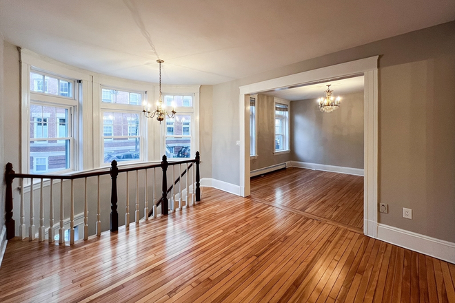 . - Beautiful 5 Bed / 3.5 Bath w/ LAUNDRY IN UNIT! PARKING! Available NOW!!