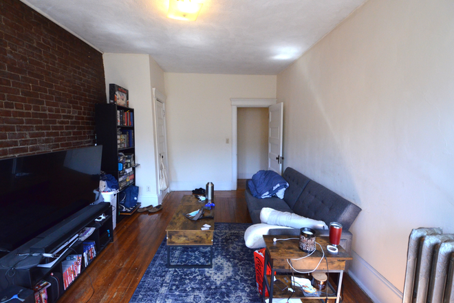 . - Cozy Studio on Westland Ave- Avail 9/1 Apartments