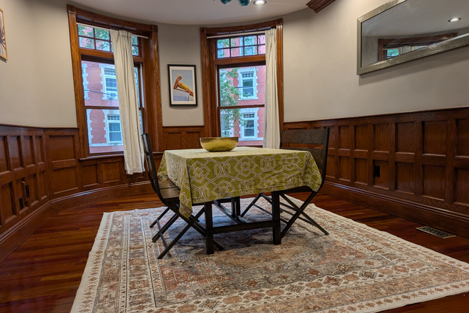 Ding/Bedroom - 9 Strathmore #2 Secluded Street in Cleveland Circle Abutting T and BC shuttle - Available Furnished Triplex