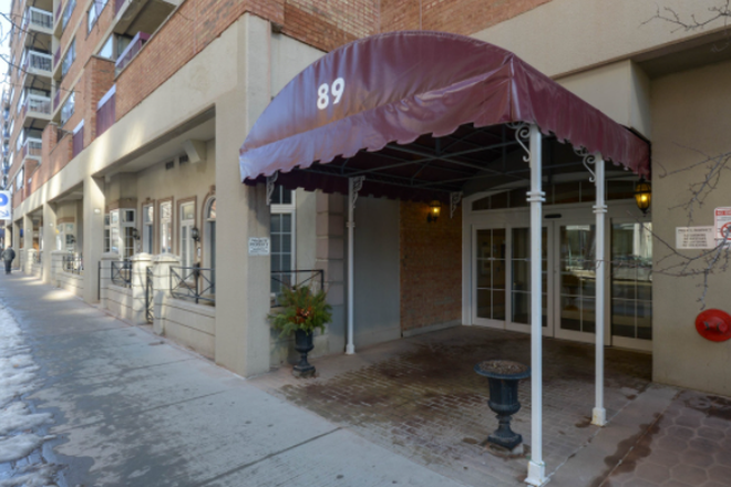 Front - 4 bedroom condo for rent - available immediately - centrally located near UofT and downtown