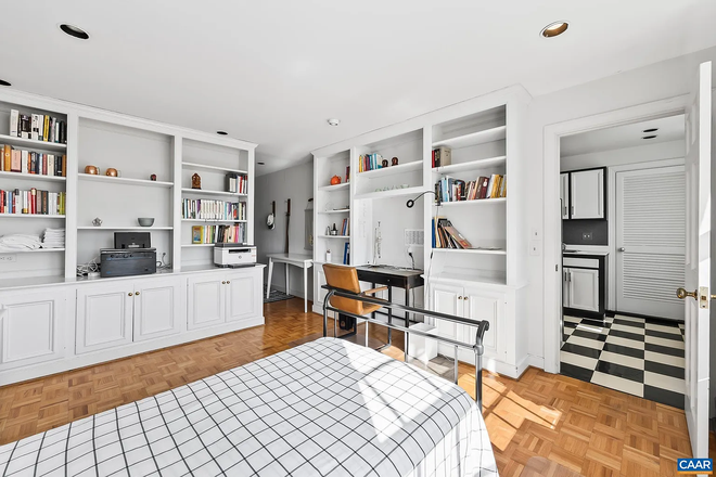 one room - Court Square in Downtown Condo