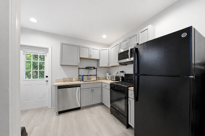 Updated kitchen with full-size fridge, gas stove, microwave, dishwasher, and plenty of cabinet space. - 6 Bedroom Renovated Temple Student Housing – 2 Minute Walk to Campus! House