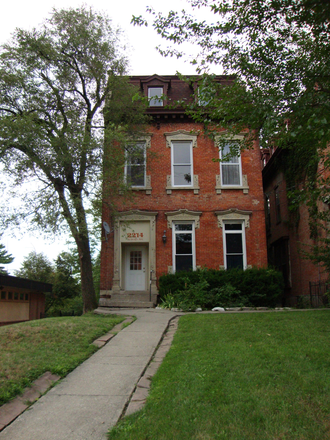 Nice large front & backyard - 4 Bedroom Historic Home! HUGE PRIVATE ROOMS! ONLY $600/person! 2 Block Walk to UC & Shopping!