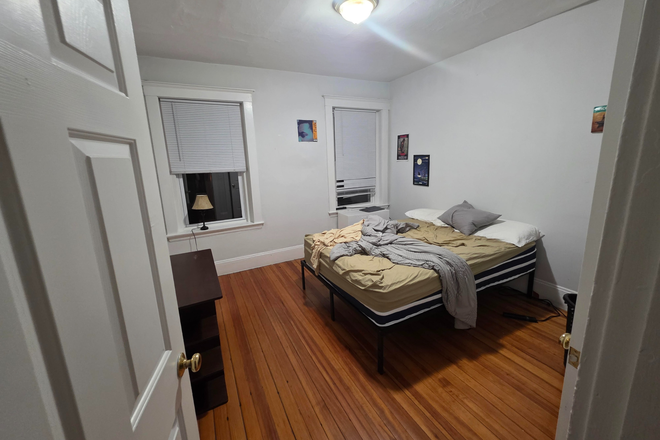 Bedroom - 1 ROOM FOR UPCOMING FALL AND/OR SPRING SEMESTER - 2BR/1BA. Furniture included, no utilities fees Apartments