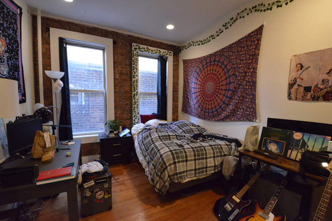 Bedroom - 3 Bedroom 1 Bathroom Apartment Split Style! Located on Hemenway St.