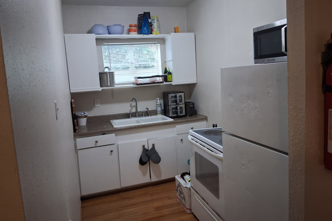Kitchen - 5607 Jackson ST Apartments