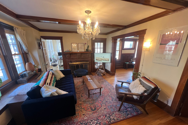 Living2Sunroom - 3-Bedroom 2-Bath Furnished Apartment with 0.8 Mile Walk to Harvard Square next to Bus Stop