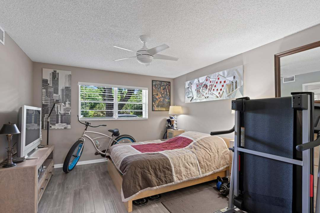 Available furnished bedroom with private bathroom - Boca Teeca Apt Close to FAU and Lynn U