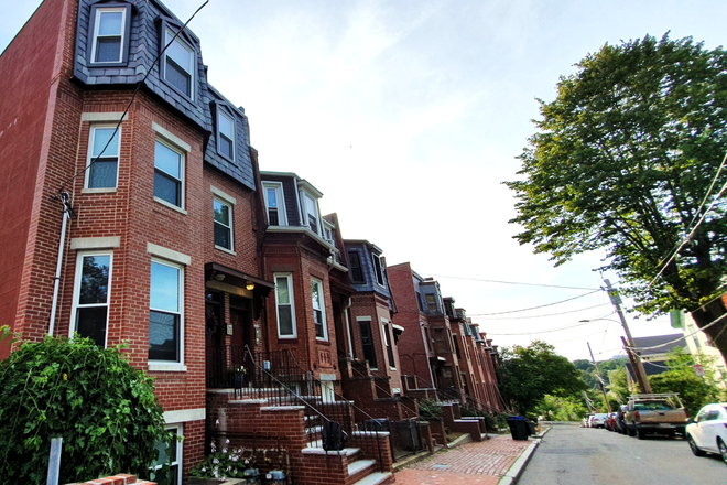 Exterior - Private room & bathroom $1,100/mo in 3BR 2BA Boston townhouse ?