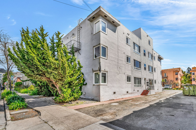 Front of Building - Charming 1-Bedroom Apartment in Prime Southside Berkeley Location
