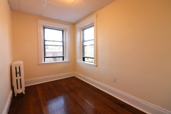 Bedroom - 1955-1963 Commonwealth Ave Apartments for Rent (Flexible Lease Start Dates) *STUDENTS WELCOME!