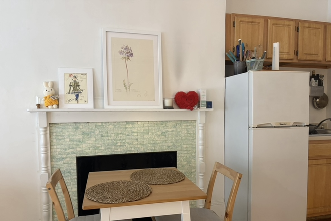 dining area - Studio Summer Sublet