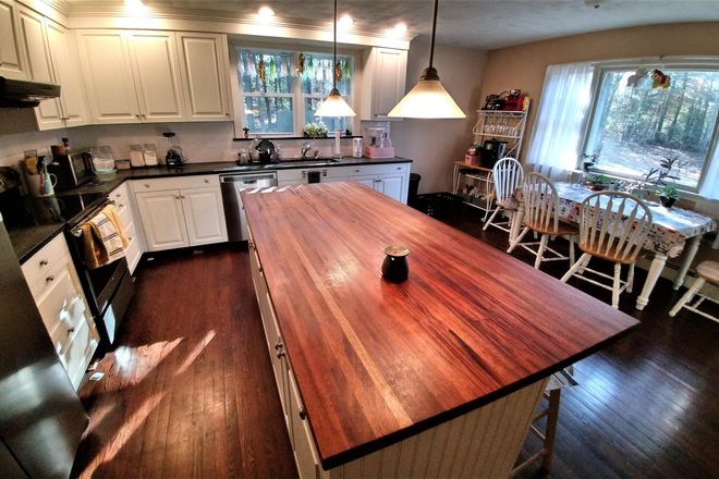 Kitchen - Stunning 4 Br 2 Ba house 5-10 min. from Campus Available 6-1-27