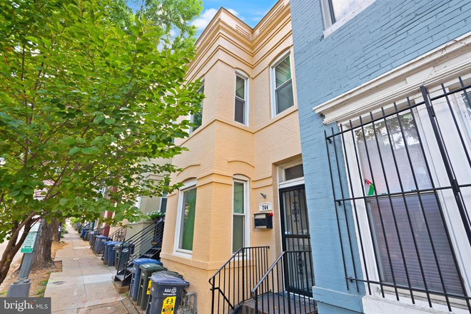 front - Large 3-bedroom + den, 3 ½-bath Federal town-home on picture-perfect, tree-lined Harvard Street NW