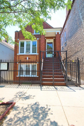 Front - 2 Bedroom Apartment in Medical District (w/ laundry)