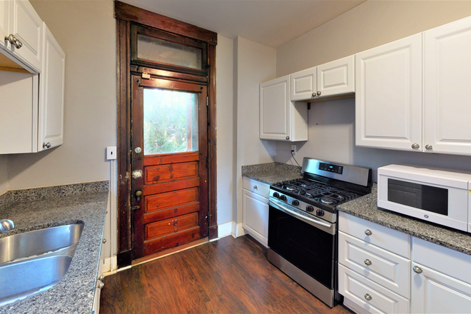 Kitchen - 2354 Stratford- 5 Bedroom Home!