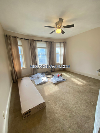 Bedroom - NO BROKER FEE! 4 Bed 1 Bath Apartment on Bowdoin St.