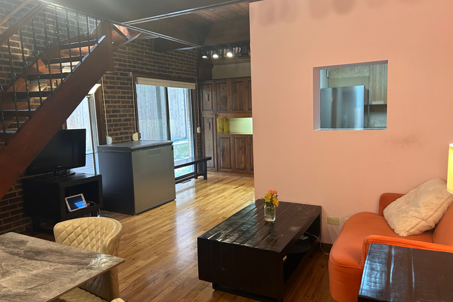 Living Room 01 - Townhome in Lincoln Park Location