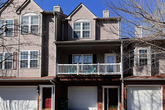  - 2 Bedroom, 2.5 Bath Townhouse with Garage on quiet culdesac