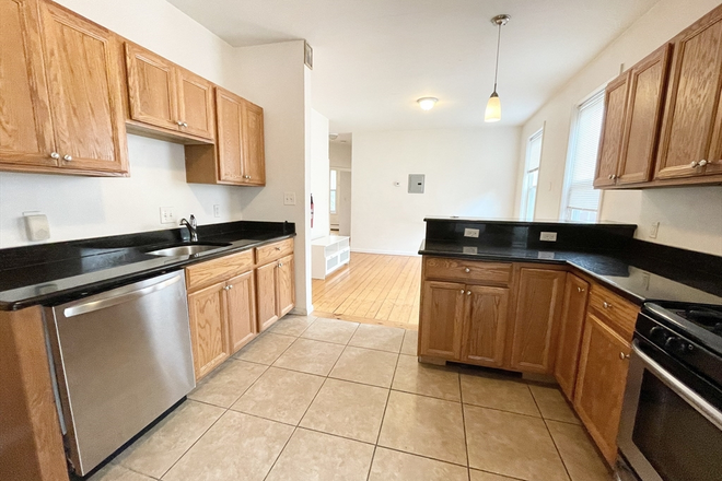 LIVING - 4 BED WITH IN UNIT LAUNDRY AVAIL. 9/1/26! Apartments