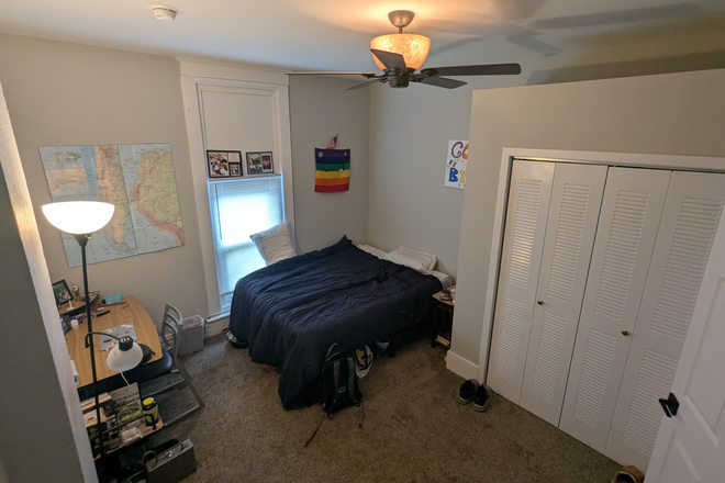 Large Bedroom - Room for Spring Sublease in 3BR/1.5Ba - Affordable Duplex