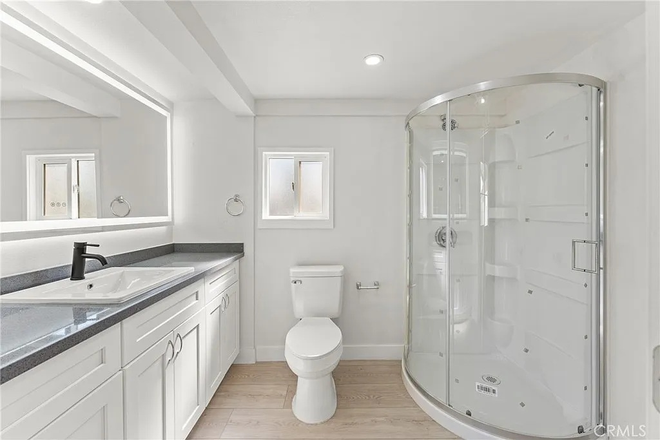 Private Bathroom - Furnished, utilities included, Student/Faculty Housing, Downtown Riverside/Mission Inn Area. Duplex