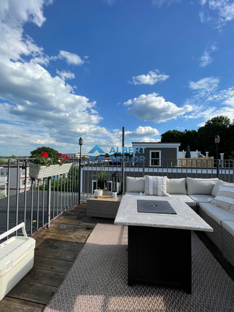 PRIVATE ROOF DECK - (BU MEDICAL) Absolutely Gorgeous 2Bed/2.5Bath Condo Unit in Savin Hill!