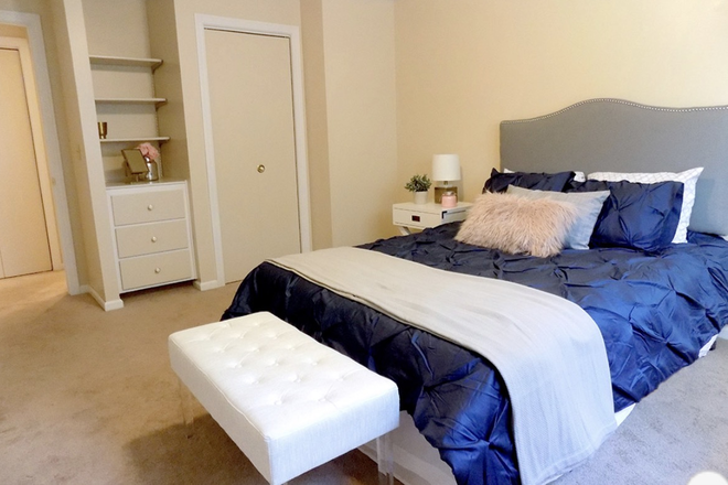 Bedroom - Colonial Townhouse Apartments — 1 bedroom