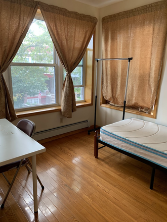 Bedroom ($950) - Private bedroom in 3 bed/1 bath Home