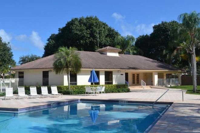 AVAILABLE Jan 23, 2024 - east of FAU between ocean and campus-all included rent-SANITIZED and SAFE,  Laundry-inside unit Condo