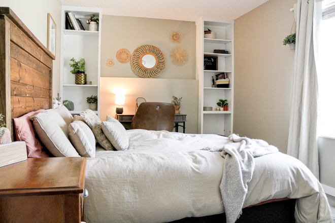 Bedroom - 1 GIRL NEEDED - Beautifully Remodeled 6BR/3BA Home 300 yards from UCCS