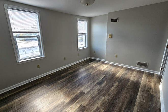 Bedroom 1 - 3BR house -- Short walk to town