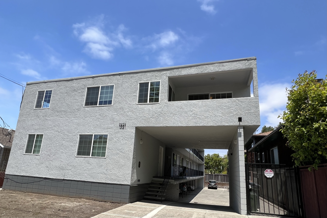 Front of the building - Spacious 2 bedroom freshly painted, new flooring, new appliances Apartments